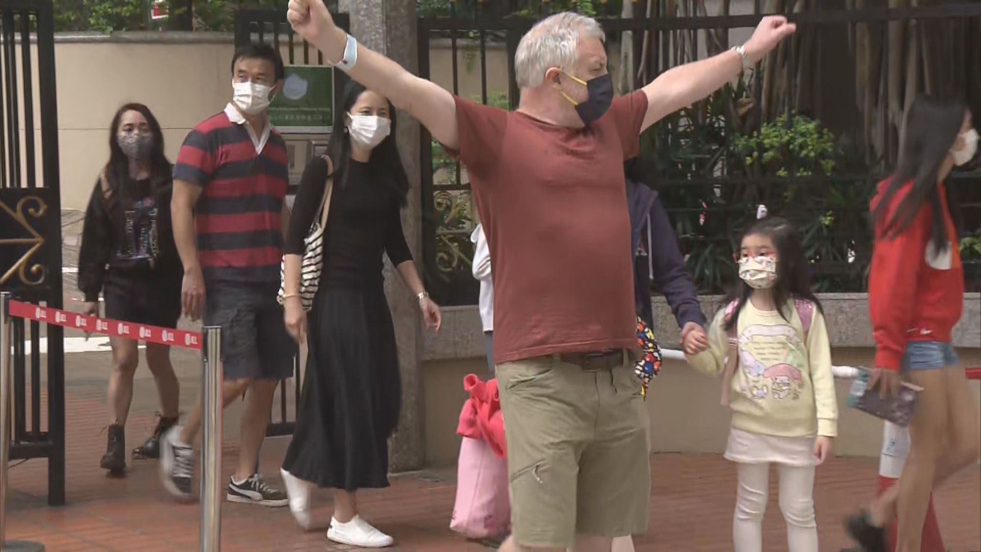 中西區受限區域解封　居民出示陰性檢測證明後可以離開