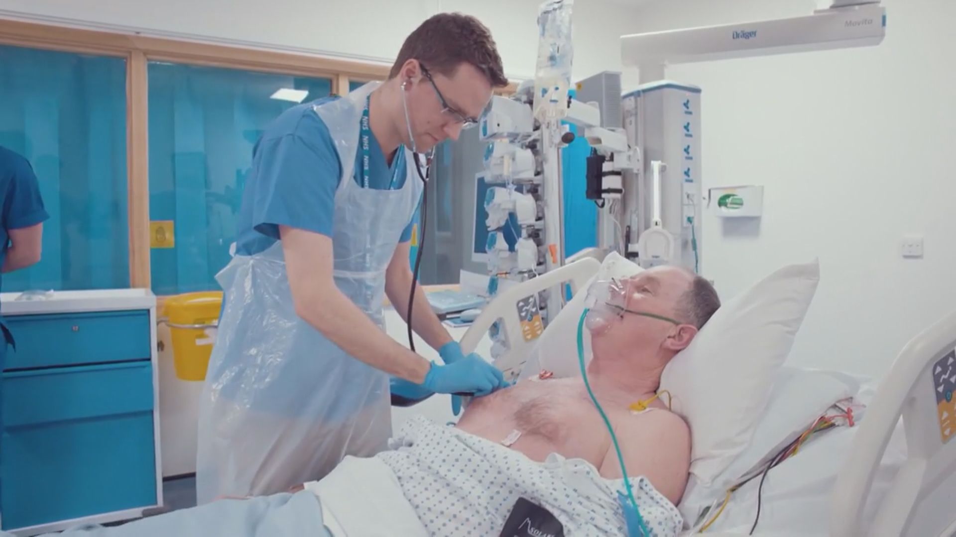 英國批准新冠病毒人體挑戰試驗　了解如何迅速傳播