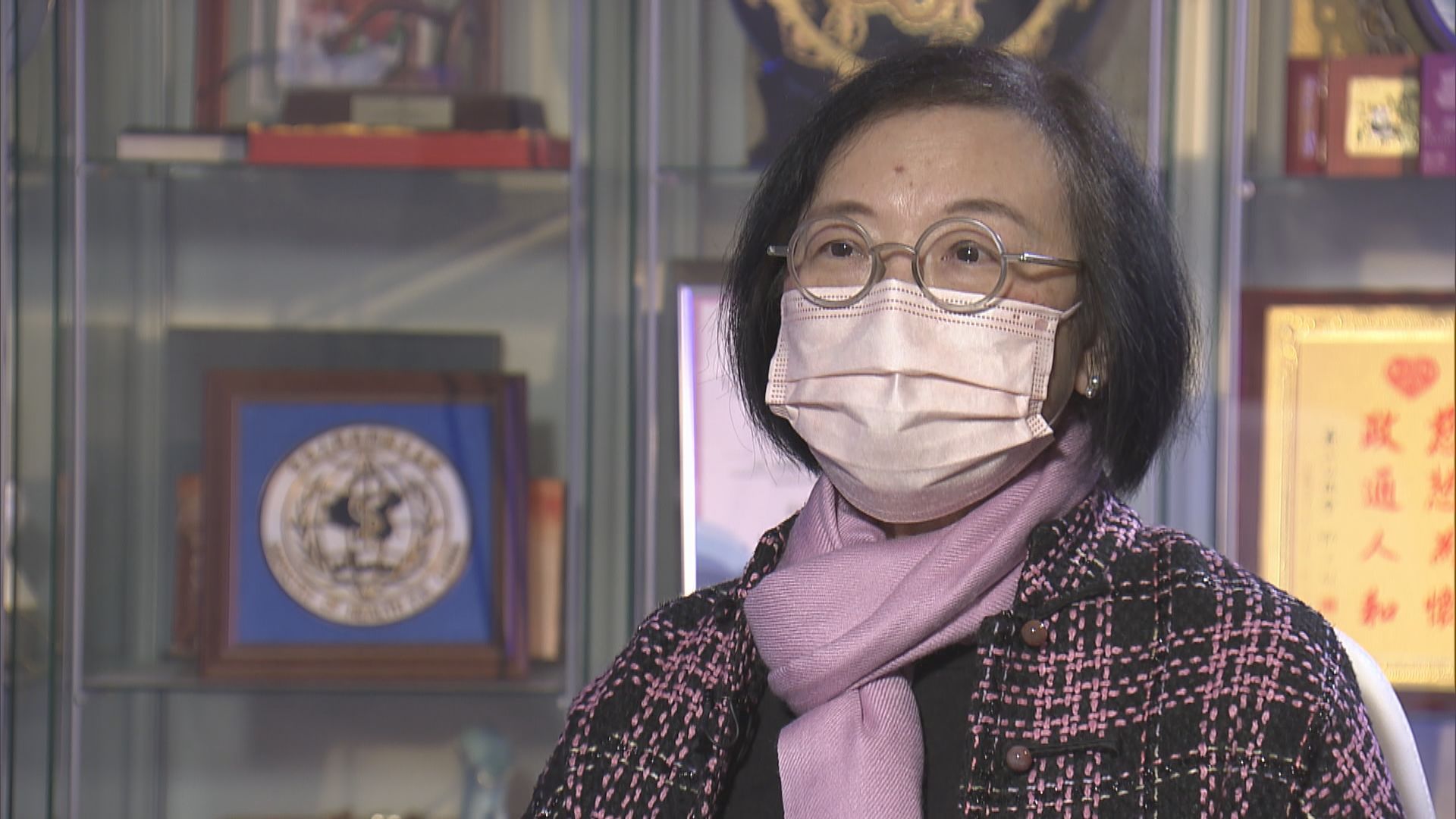 陳肇始：疫情仍未見頂　密切接觸者或居家隔離