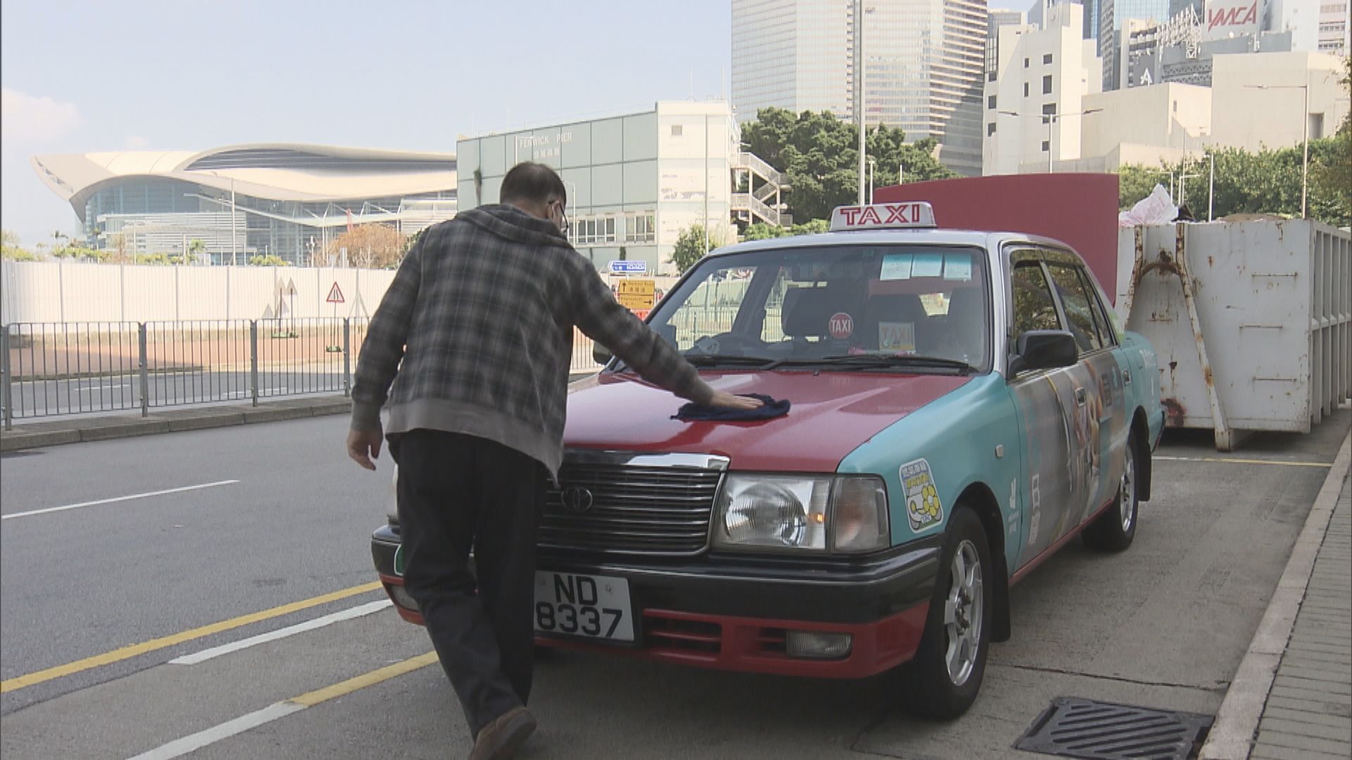 政府計劃設專屬的士車隊接載輕症患者往指定診所