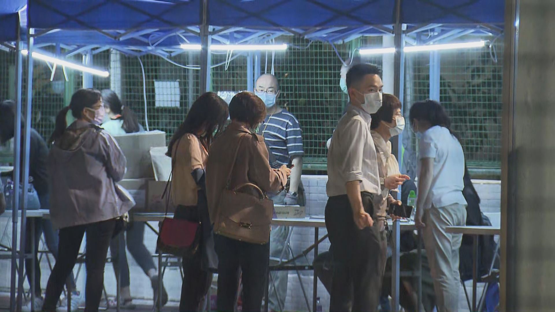 荃灣麗城花園二期第四座及芙蓉大廈圍封強檢　料明早七時至七時半完成