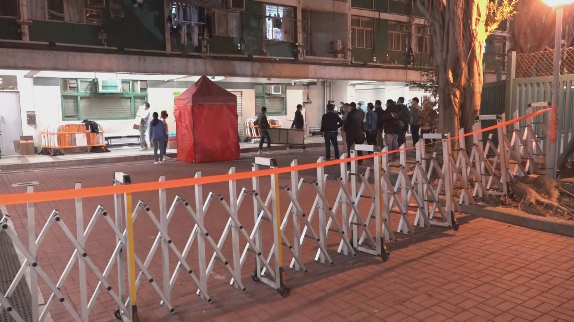 政府晚上先後圍封青衣長宏邨宏善樓及大坑東邨東滿樓