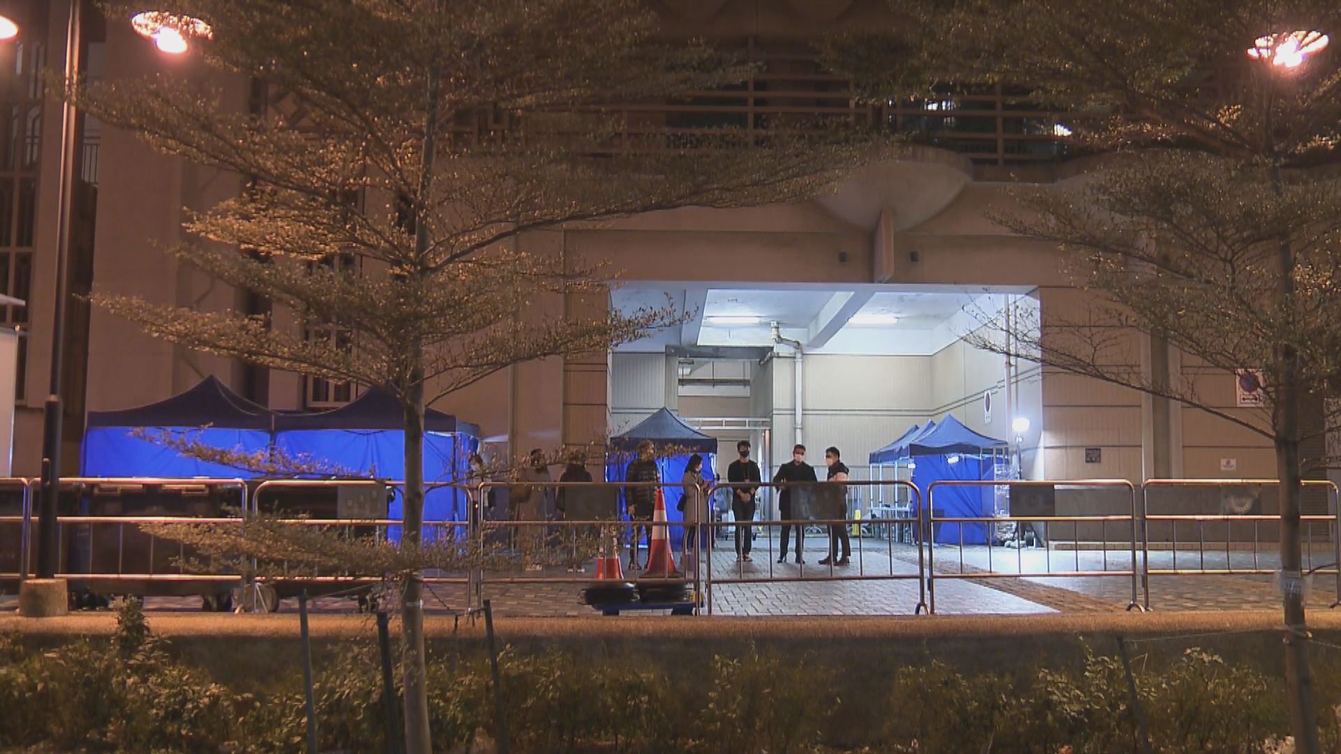 政府晚上圍封三區多幢大廈　居民須強制檢測