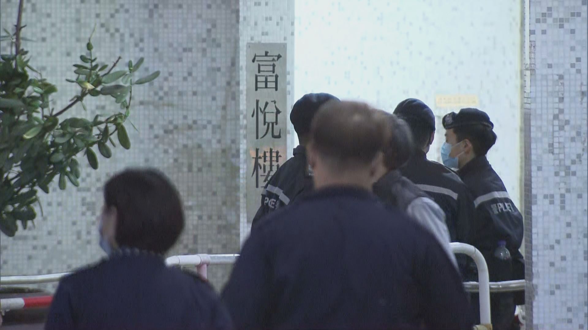 政府晚上先後圍封三區大廈　居民須強制檢測