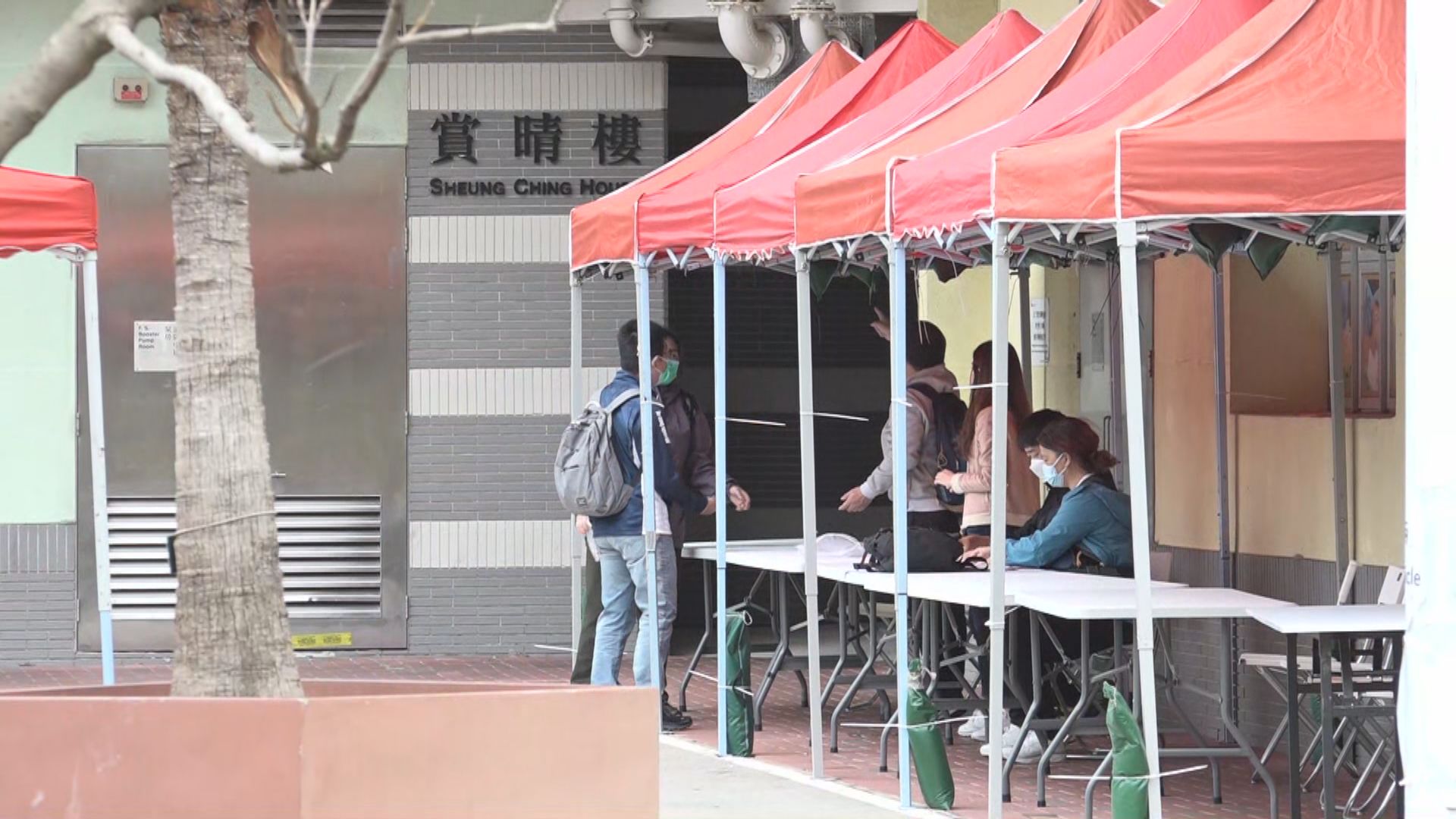 啟晴邨三座樓及石籬邨石興樓圍封強檢