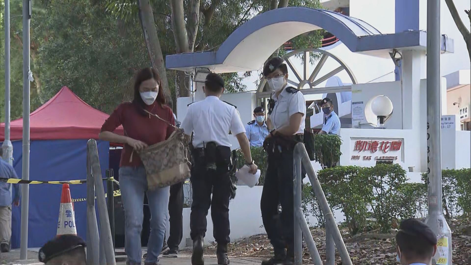 政府在葵涌、鑽石山及屯門多座大廈進行圍封強檢行動