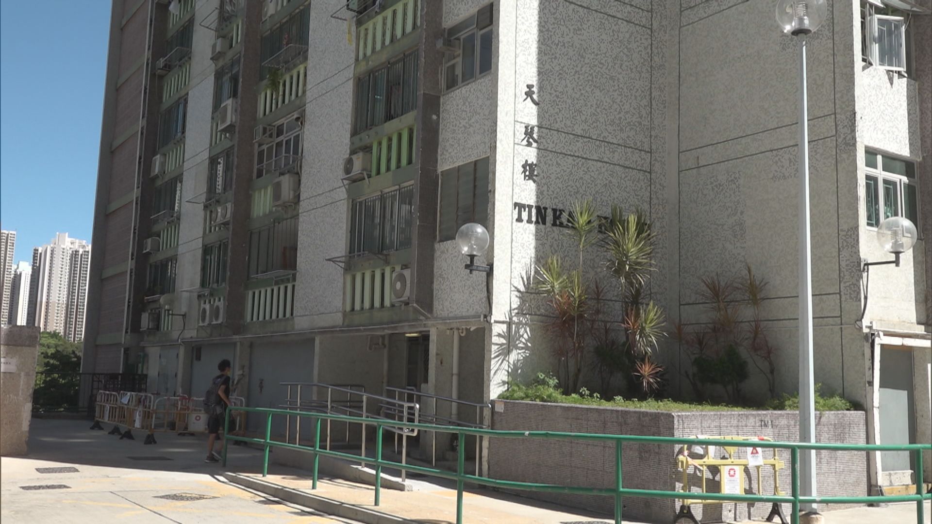 順天邨天琴樓及祥龍圍邨呈祥樓圍封強檢