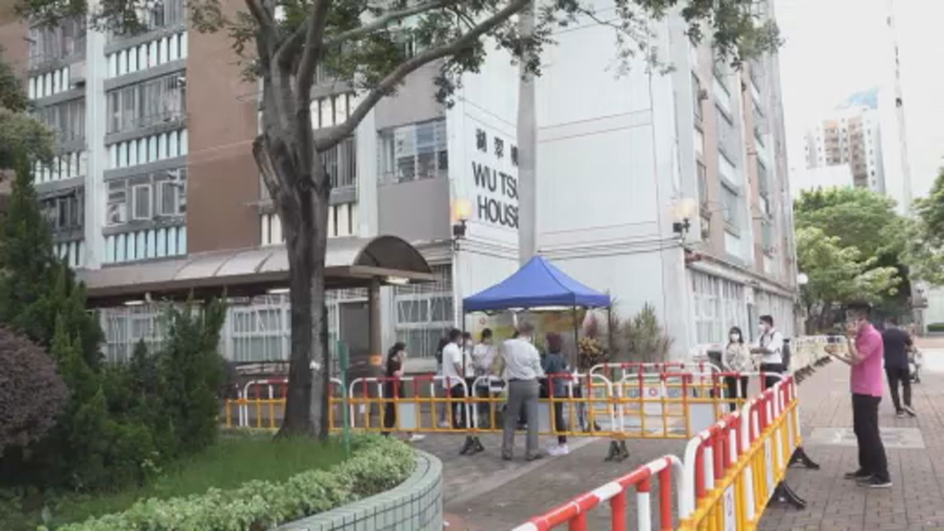 大埔富亨邨亨裕樓和屯門湖景邨湖翠樓圍封強檢