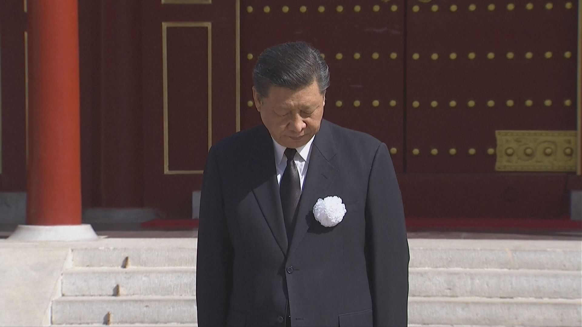 習近平率政治局常委默哀　悼念因疫情逝世人士