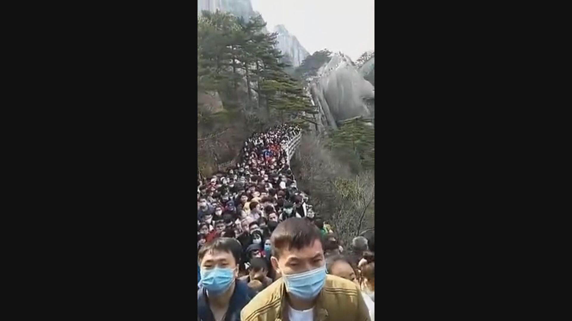 中國旅遊景區重開　遊客蜂擁而至