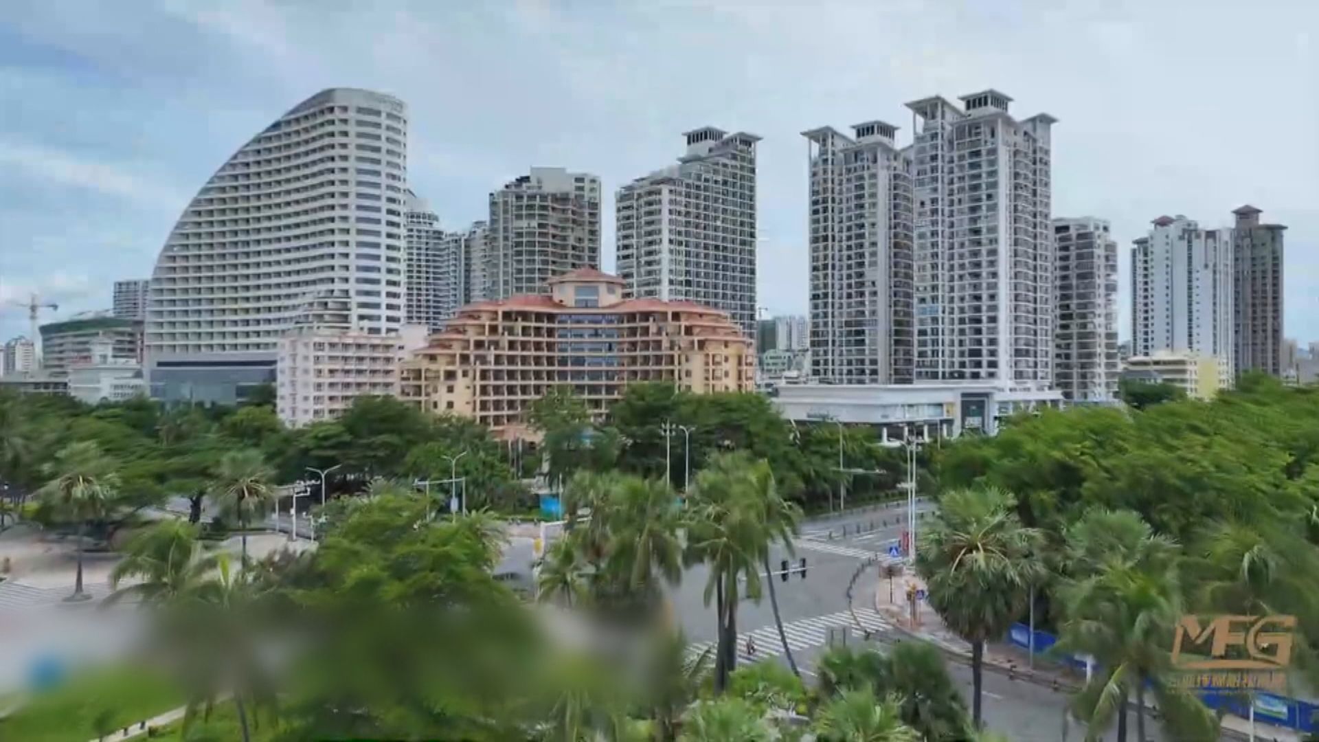 三亞新增413宗本土感染個案　當局開通24小時熱線協助滯留遊客