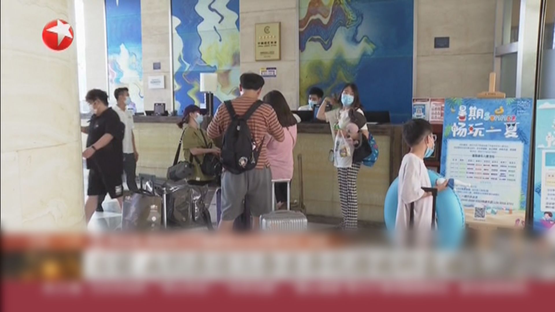 海南三亞機場有三班包機送滯留旅客離開