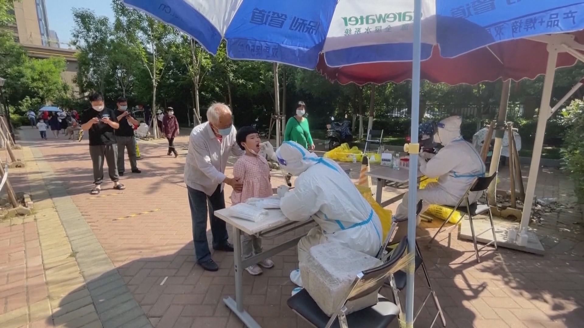 內地昨新增28883宗新冠病毒本土個案　較前一天多近千宗