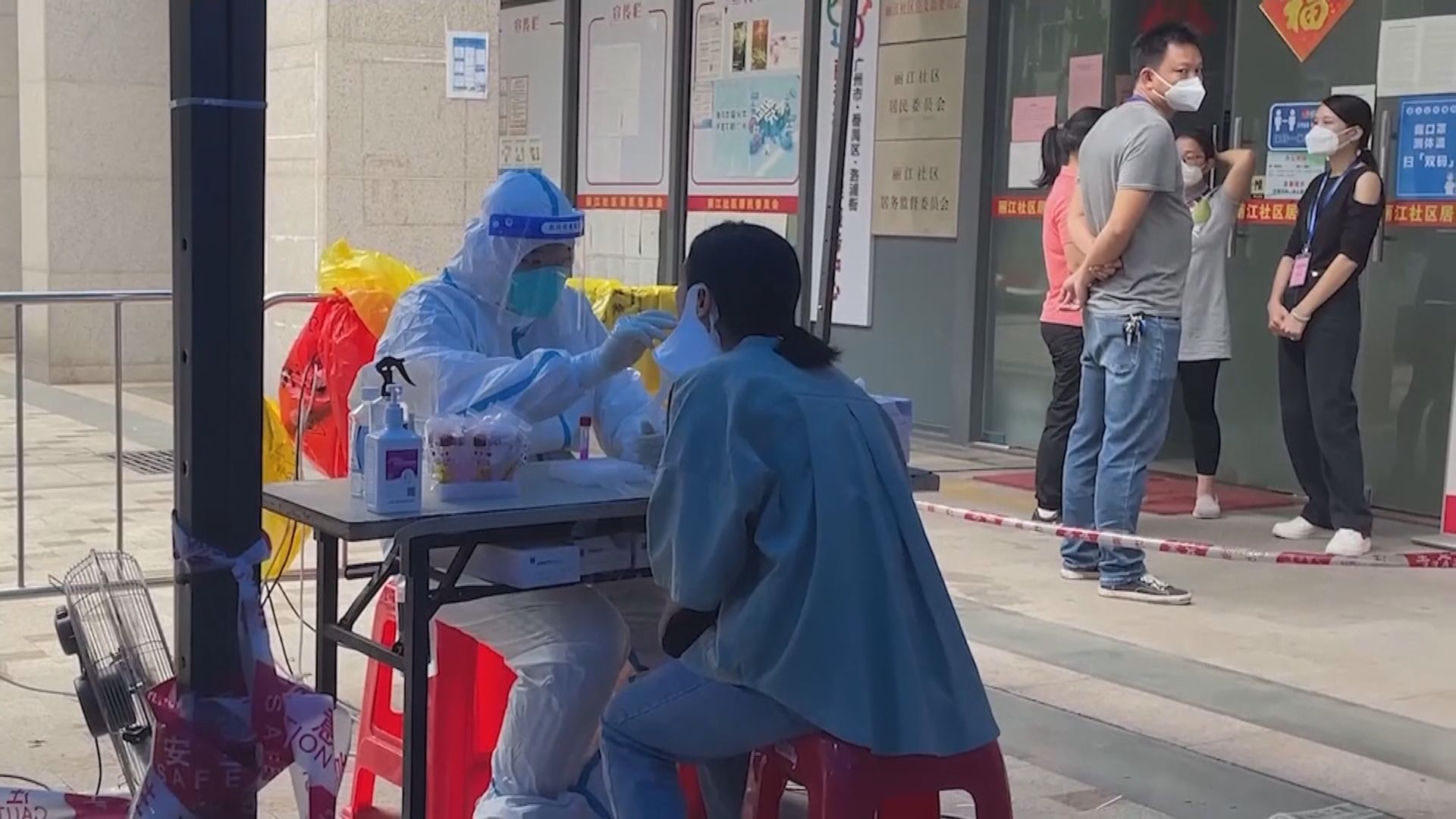 內地單日新增新冠本土個案回落至三萬以下