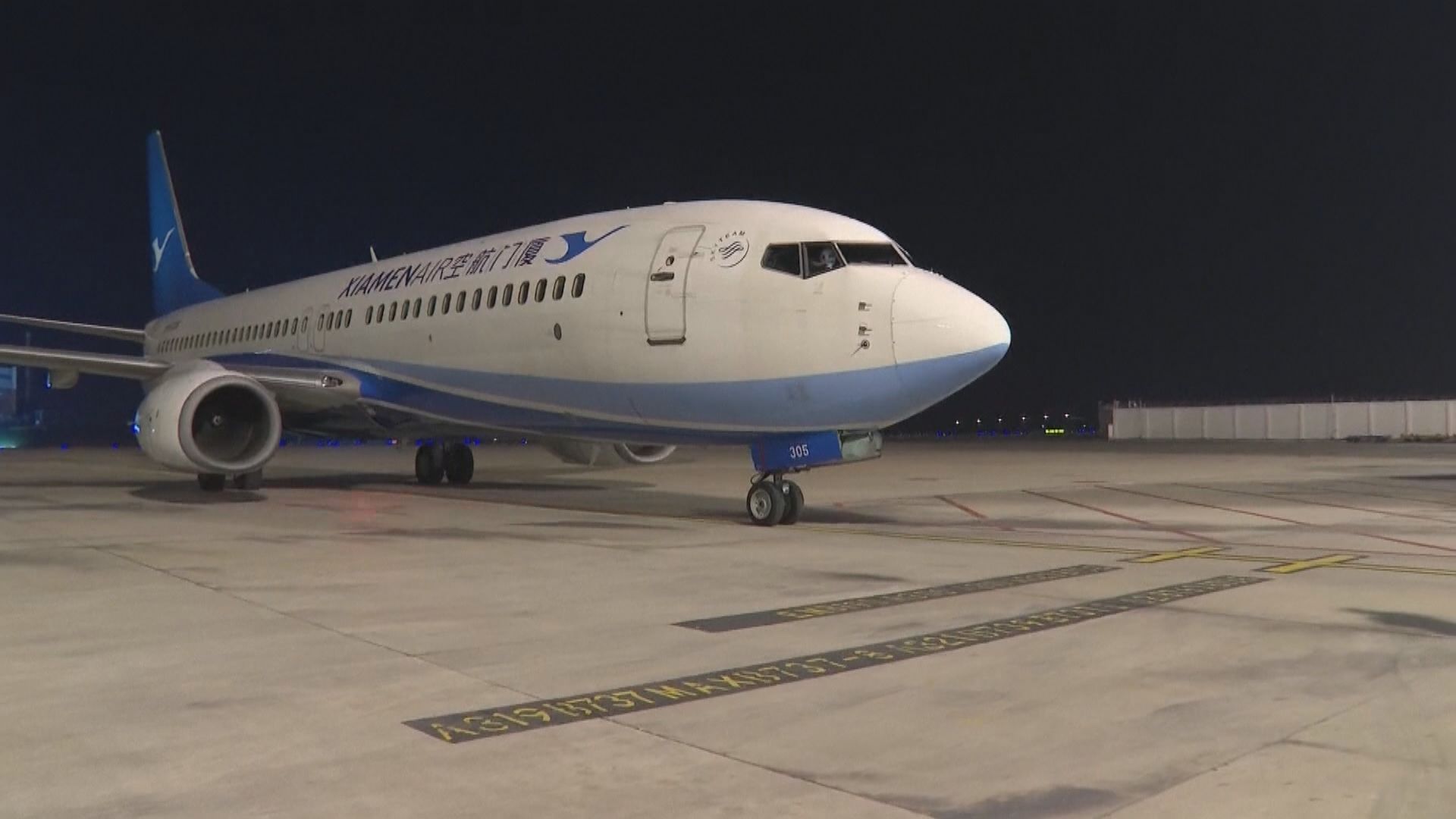 中國首班接載滯留海外旅客包機返抵武漢
