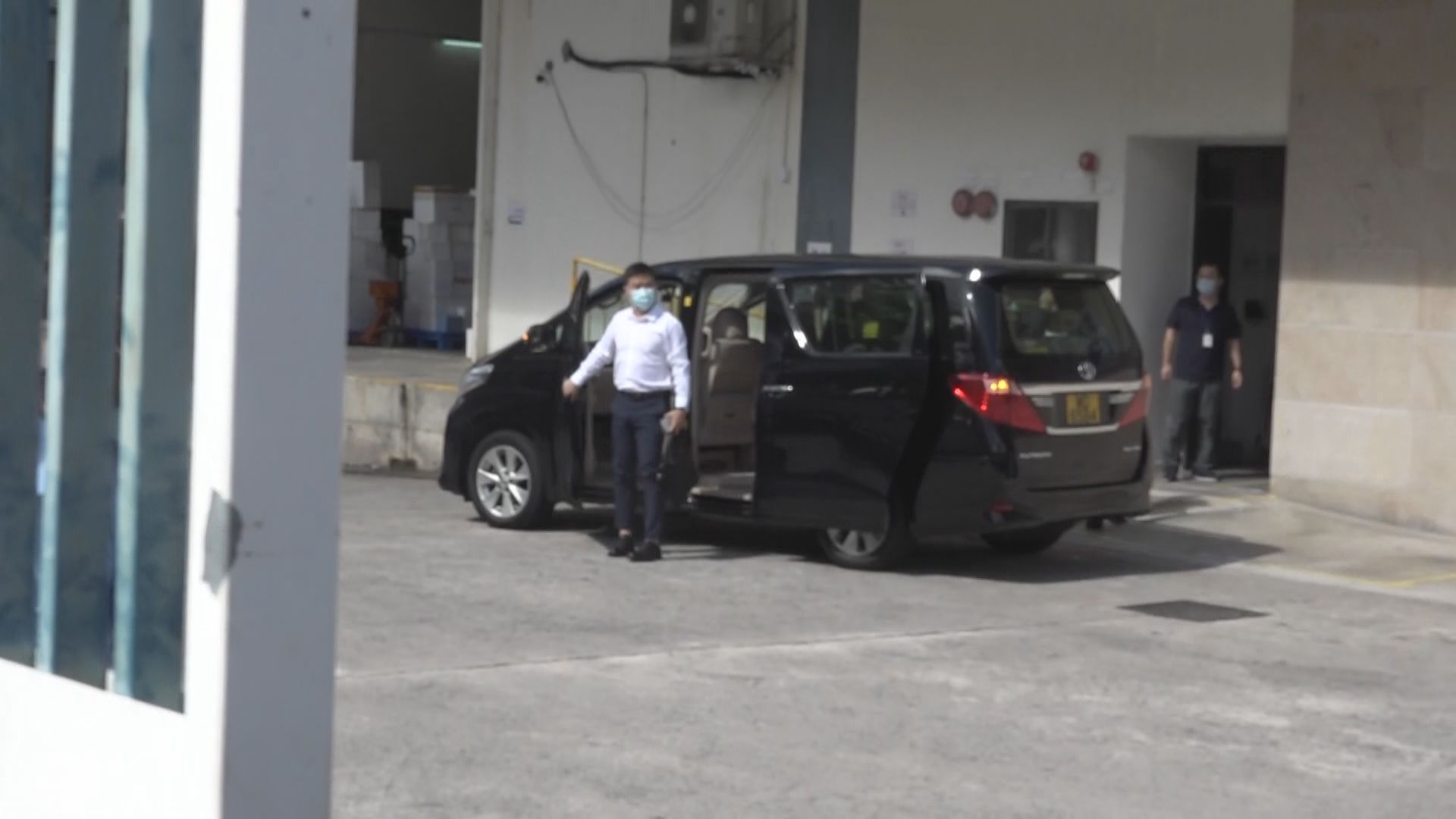 內地核酸檢測支援隊再到華大基因視察　胡定旭在場接待