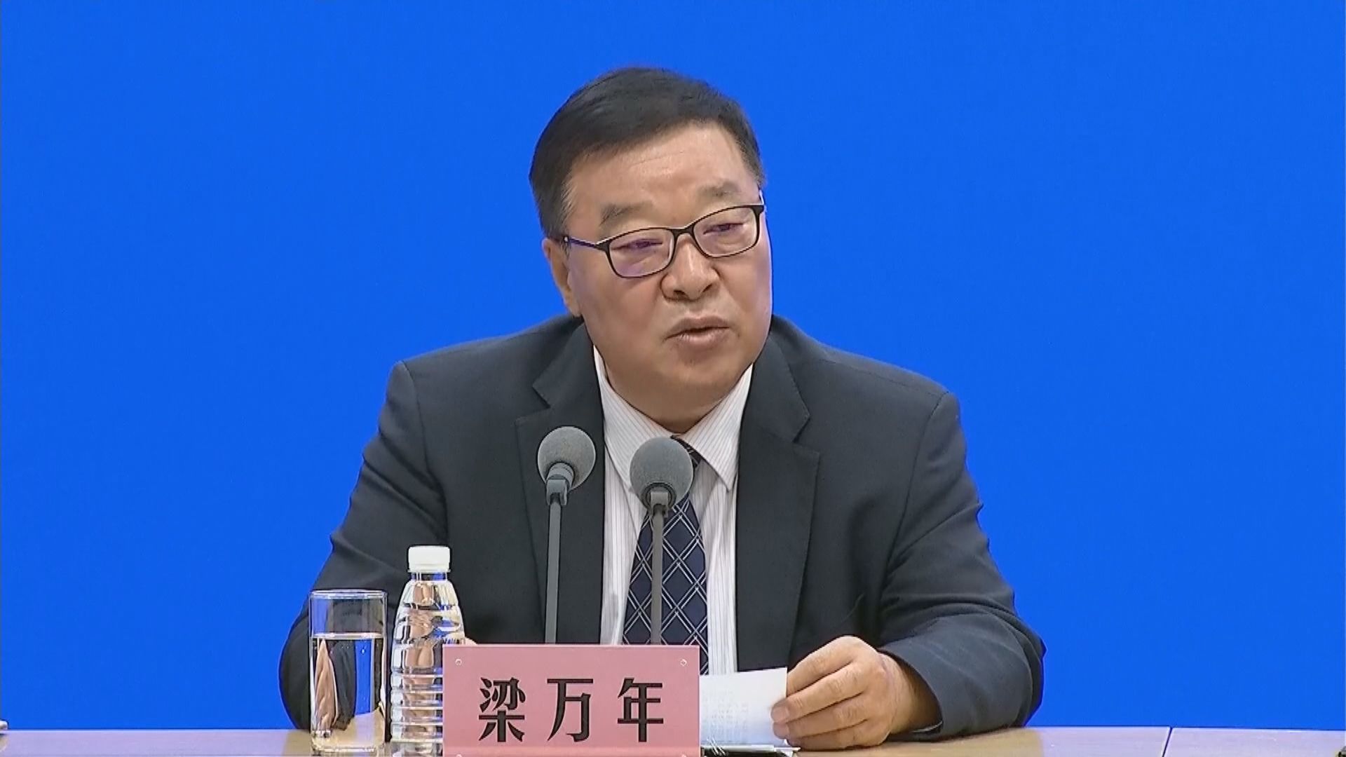 內地優化落實疫情防控措施　梁萬年：並非完全放開不防