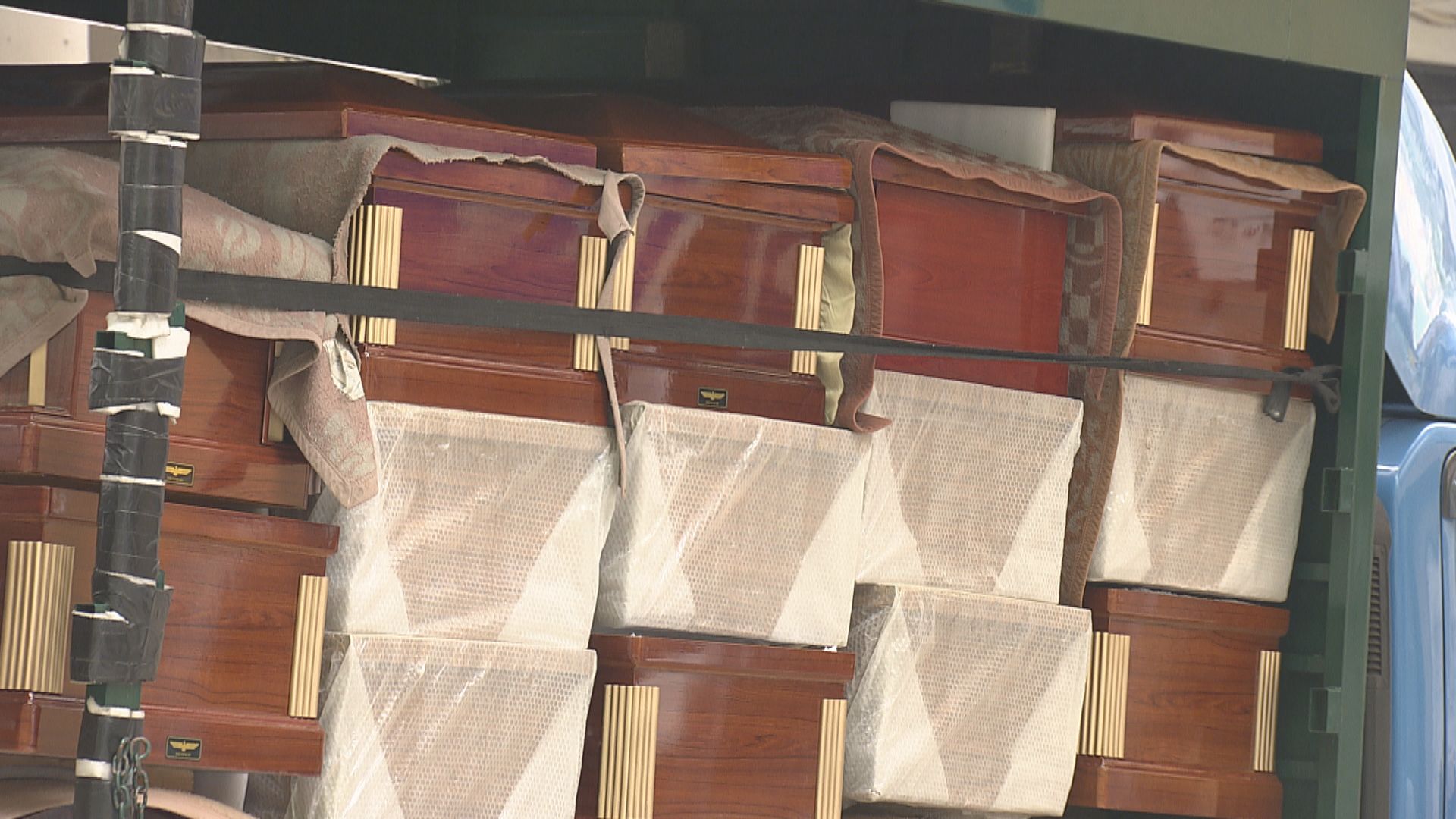 食環署：未來五日再有逾千副棺木陸續運抵本港