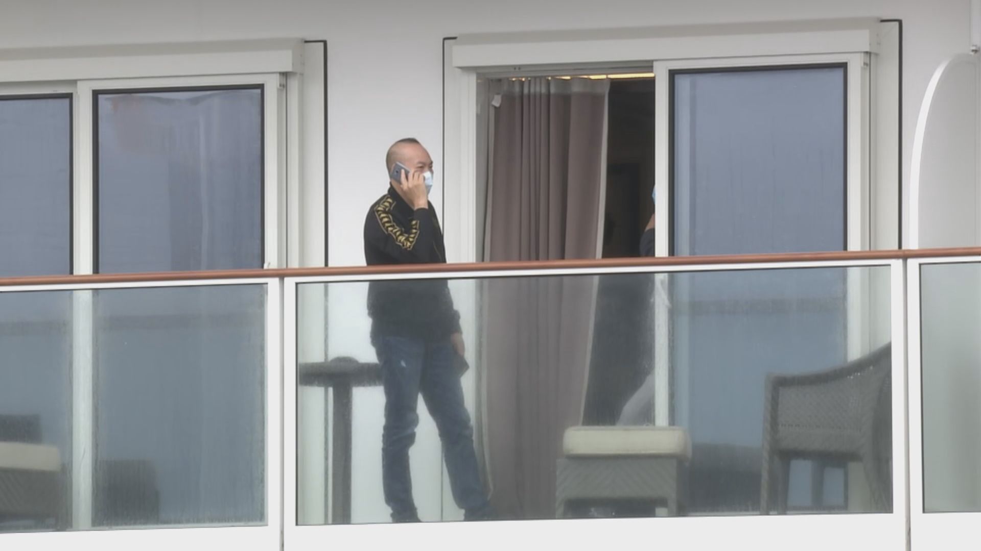 世界夢號郵輪抵港　乘客稱未知何時可以下船