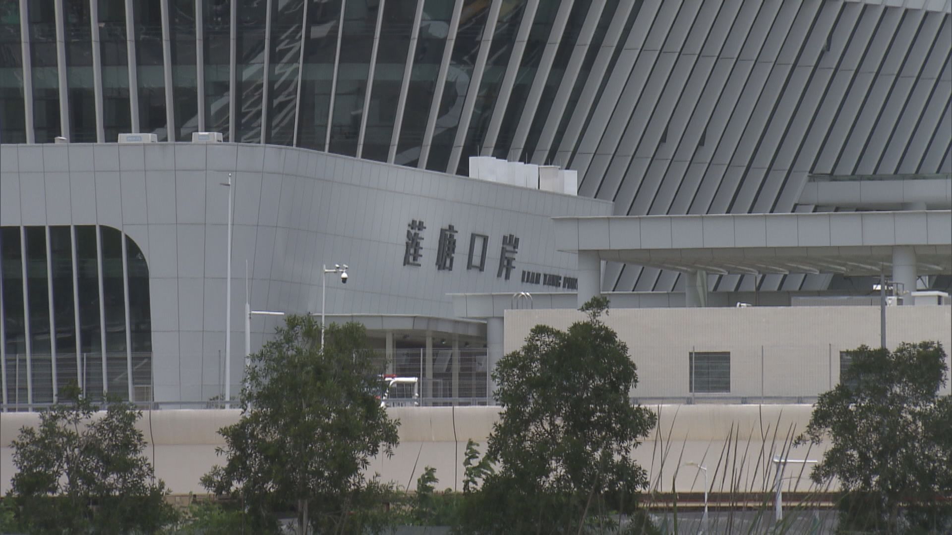 一名海關高級關員初步確診新冠病毒