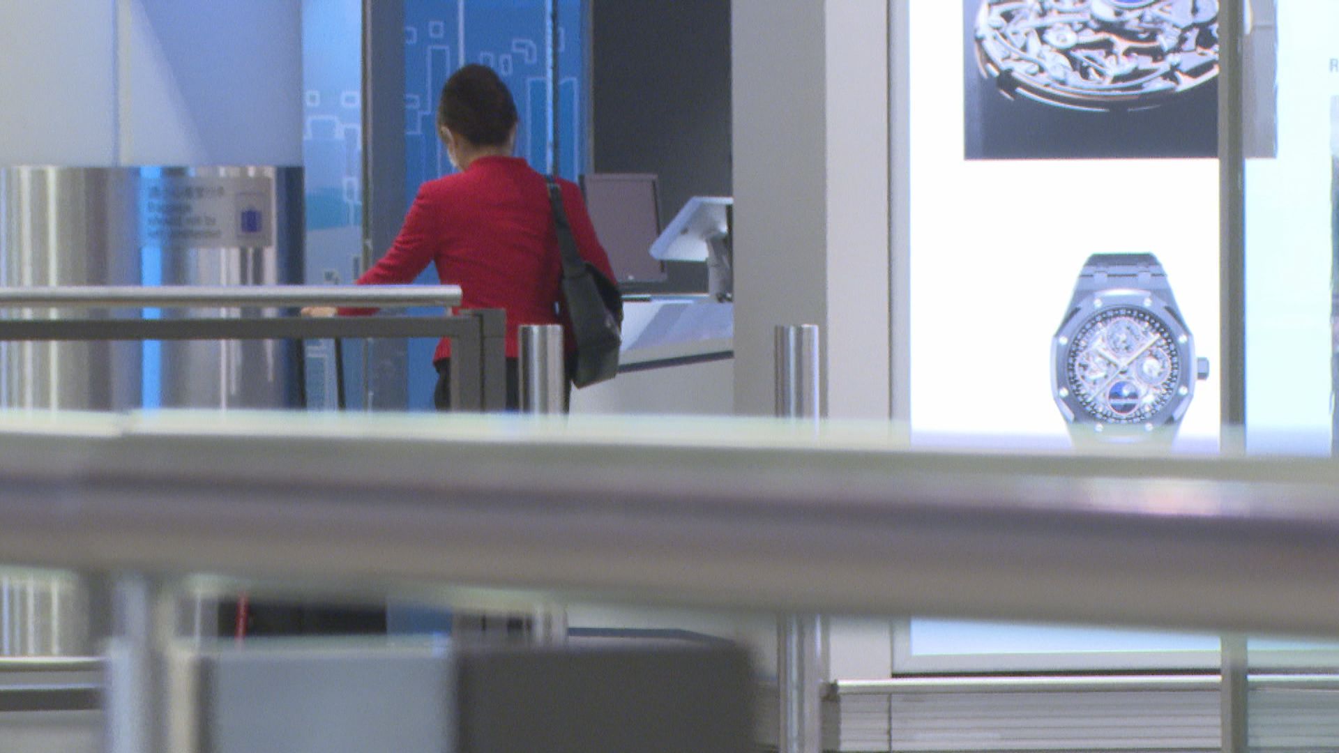 國泰：兩染疫機艙服務員無遵公司措施將按程序跟進