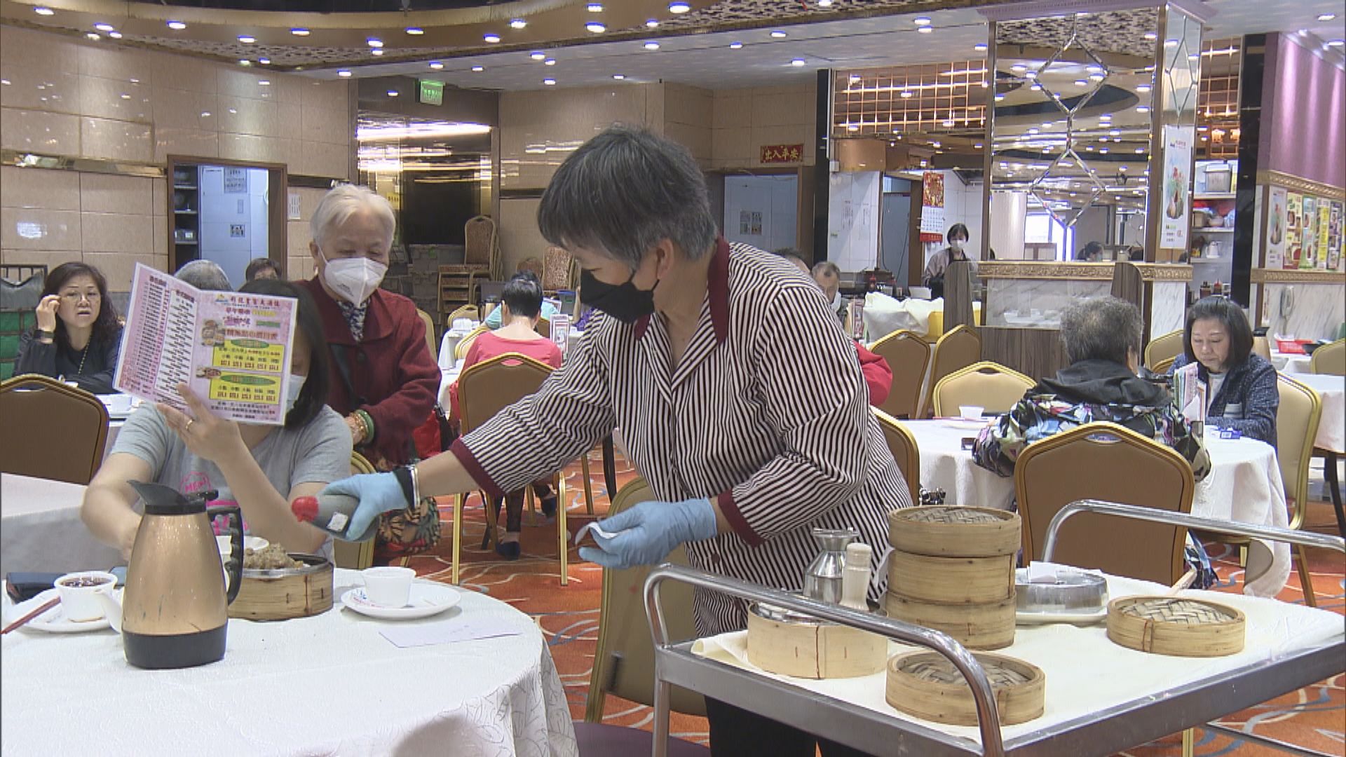 食肆每枱人數上限增至8人　有市民首日未及約齊友人聚餐
