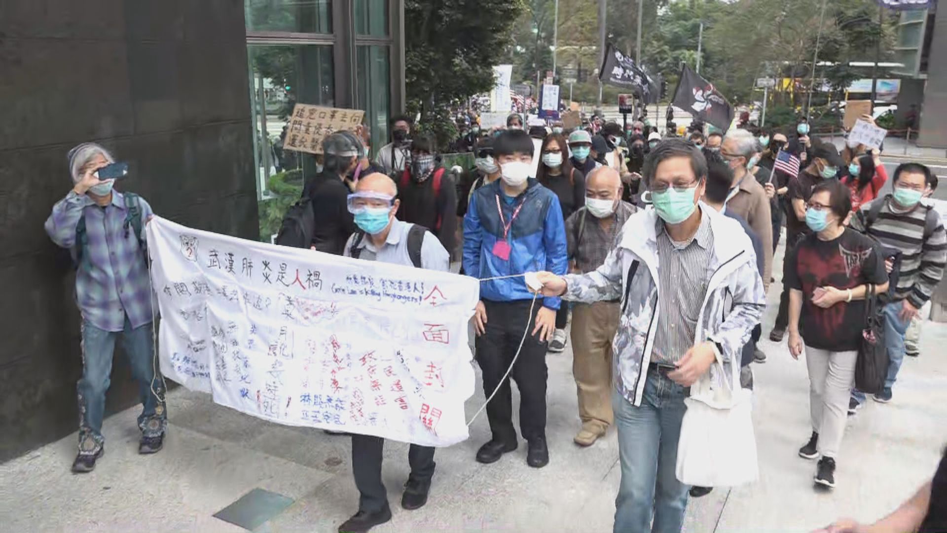 銀髮族遊行要求政府交代懲教署口罩去向