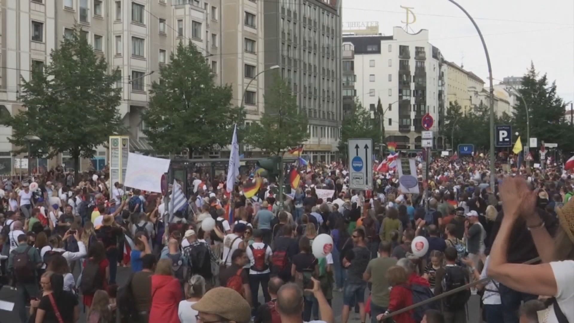 歐洲多國現反防疫措施示威　英國有人質疑疫情是惡作劇