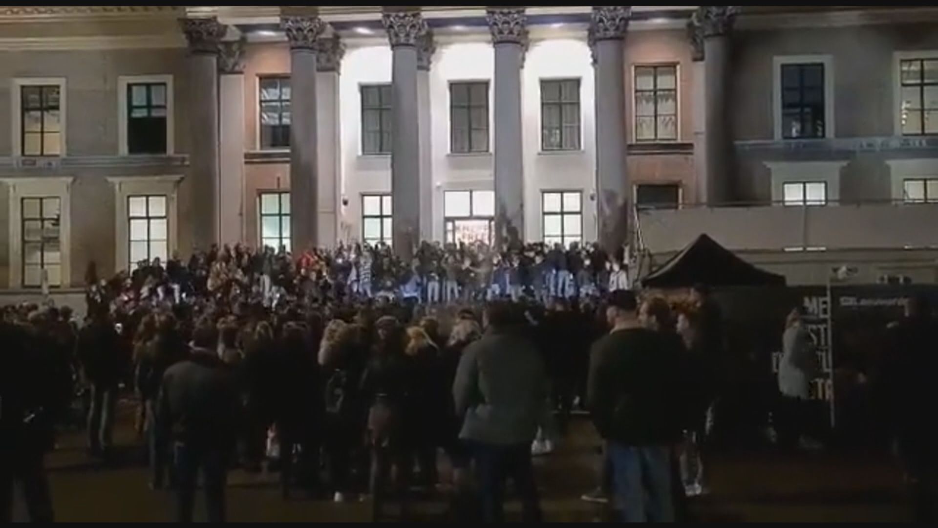 歐洲疫情續擴散　荷蘭有民眾抗議恢復封城措施