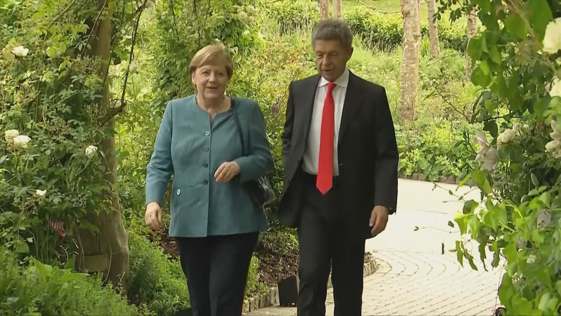 默克爾丈夫: 德國人懶惰自滿致接種率低