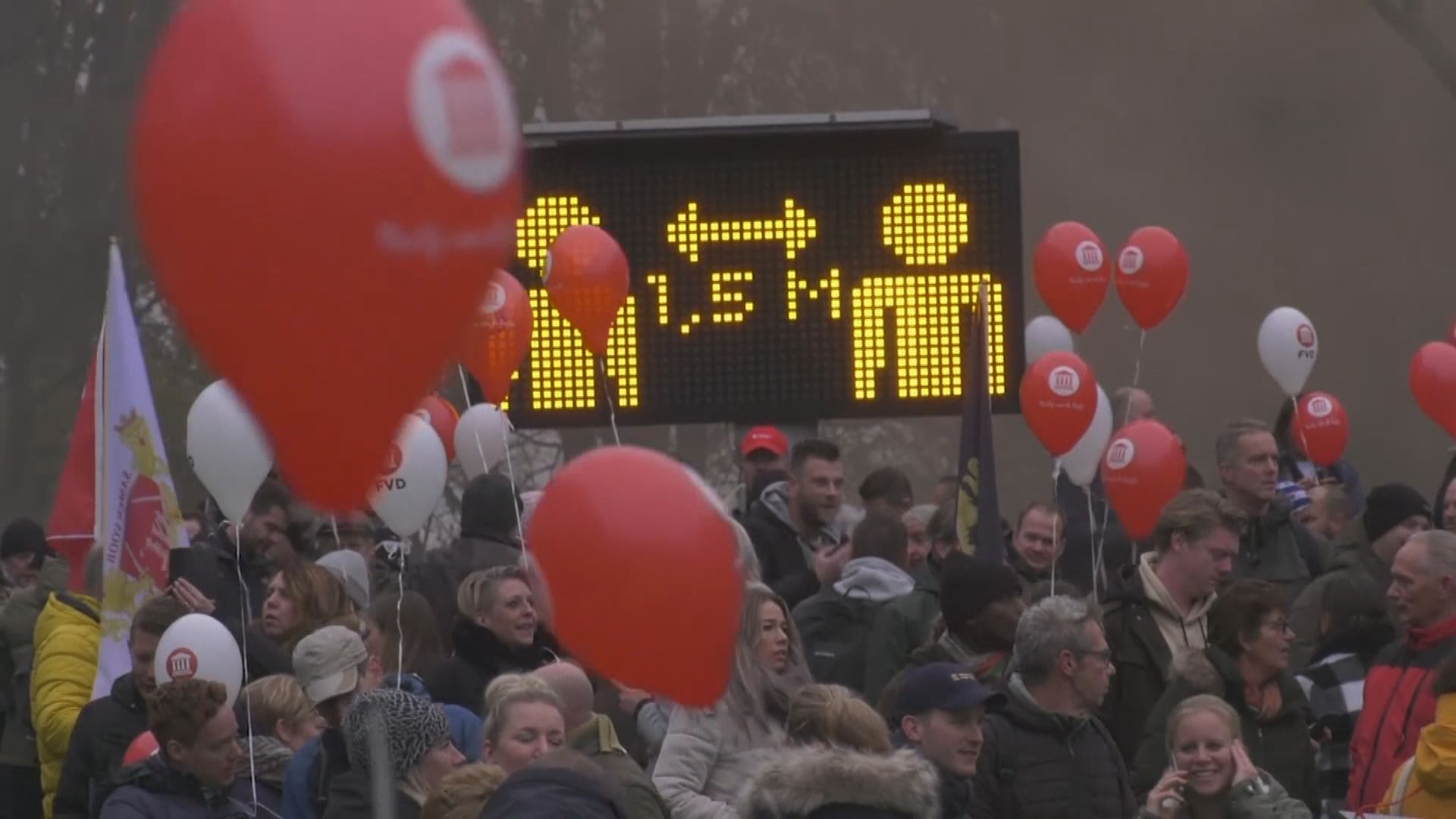 歐洲多地民眾上街抗議防疫措施