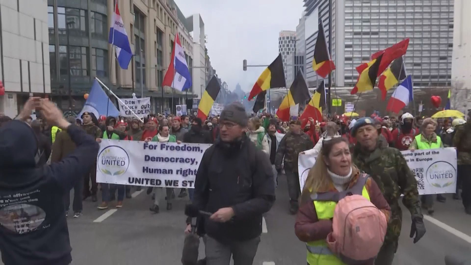 比利時民眾抗議防疫措施演變為衝突