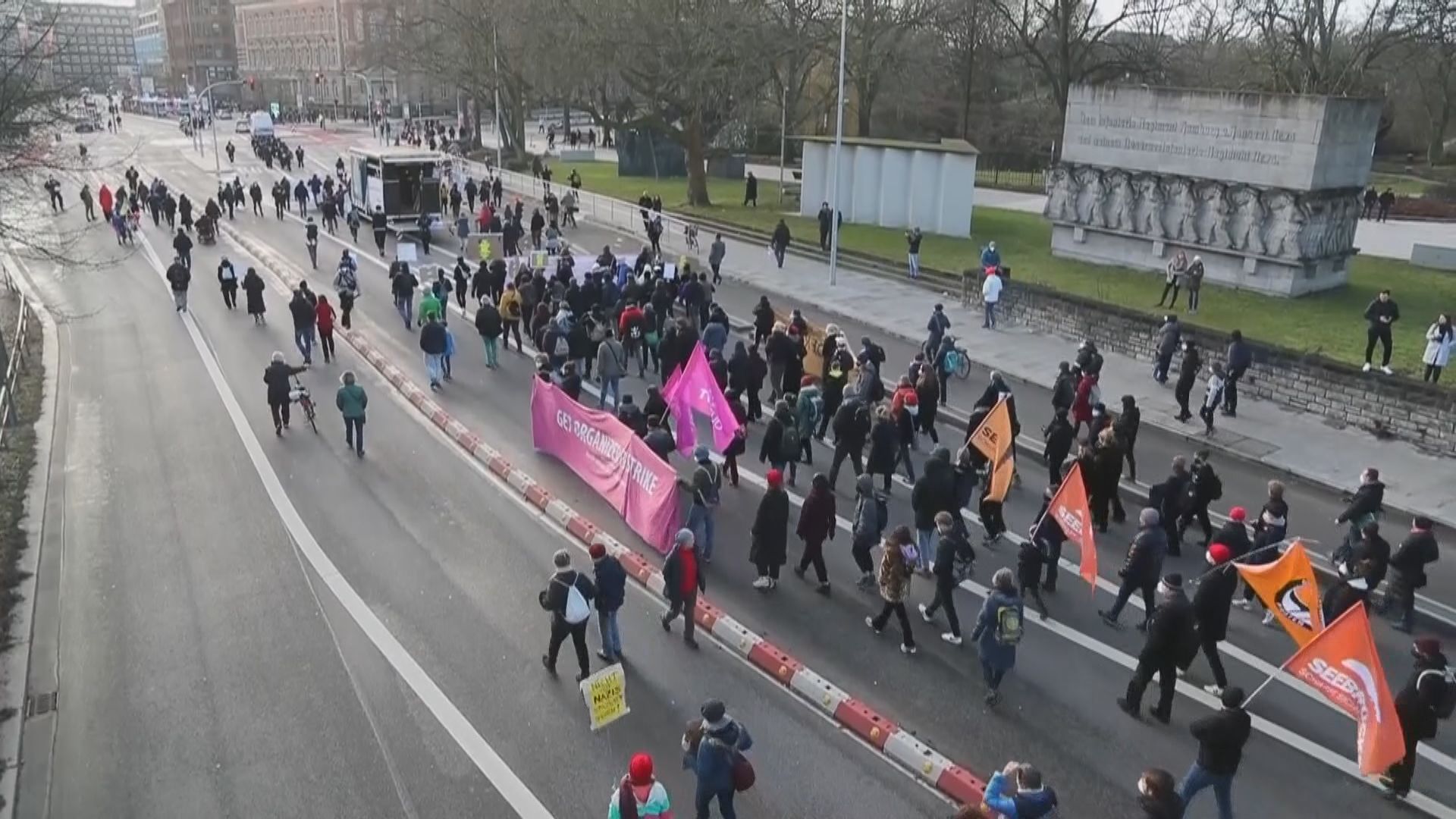 歐洲新冠病毒疫情持續　多國有示威抗議嚴格的防疫措施