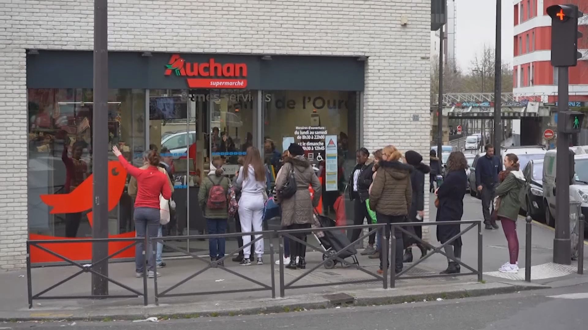 法國封城　民眾只可上班看病及採購必需品時外出