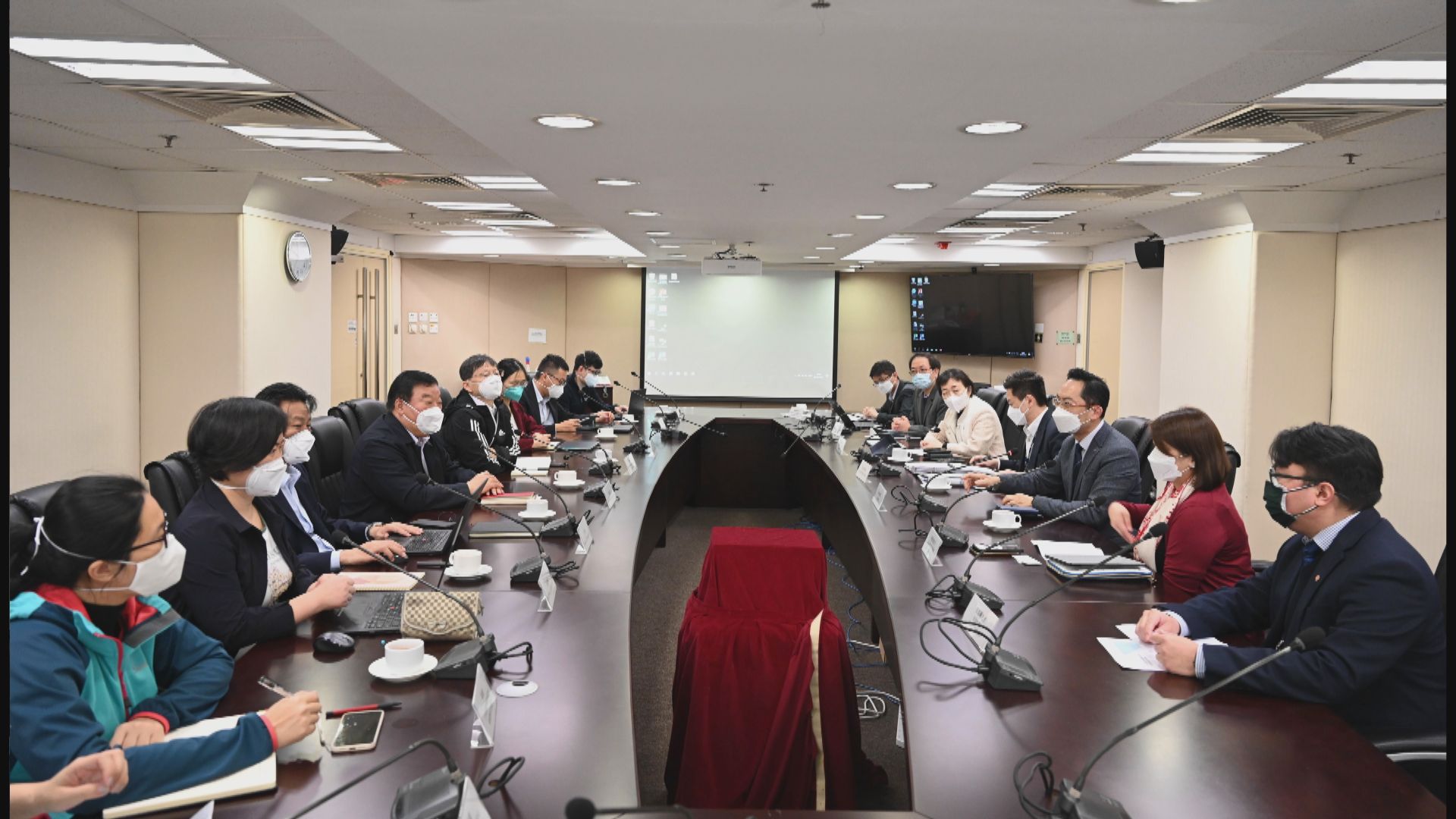 梁萬年訪衞生防護中心　商討抗疫工作