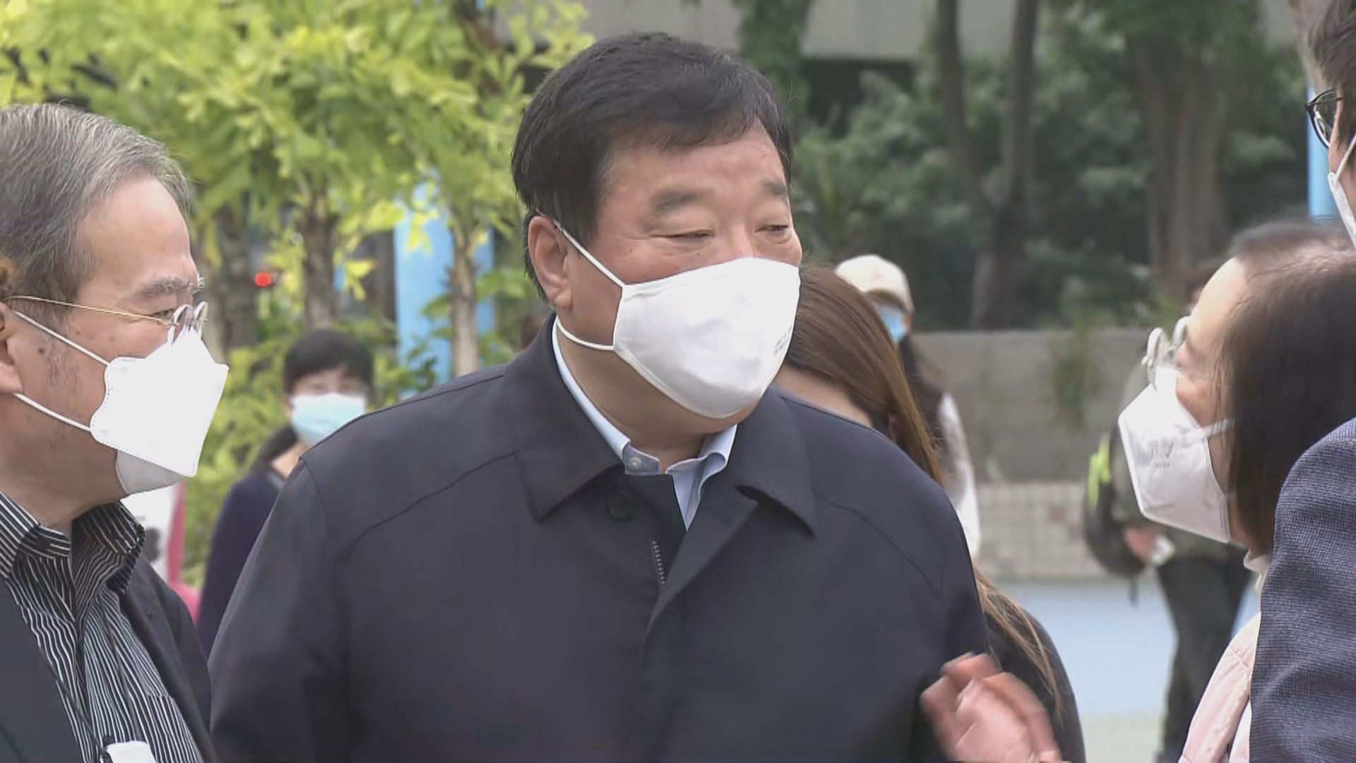 國家衞健委專家梁萬年視察本港檢測及隔離設施