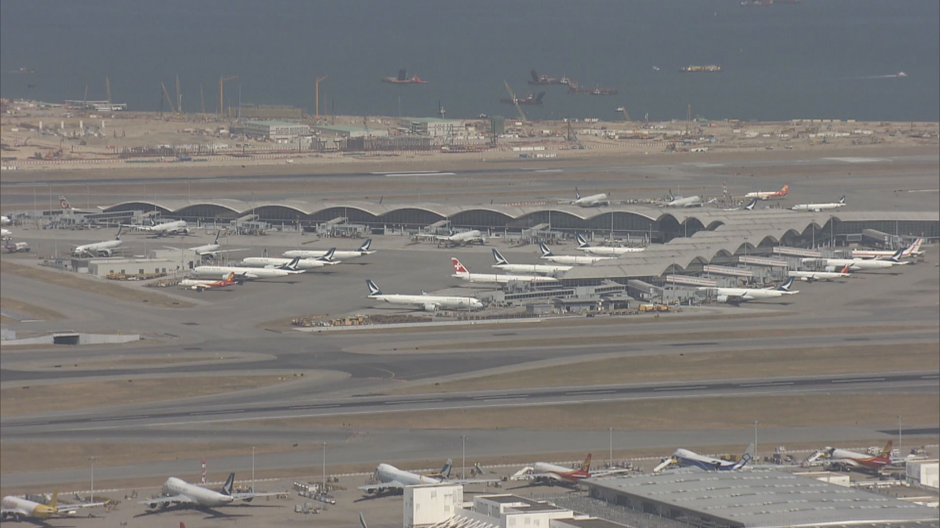 政府延長禁止英美法加等八國民航客機來港至3月4日