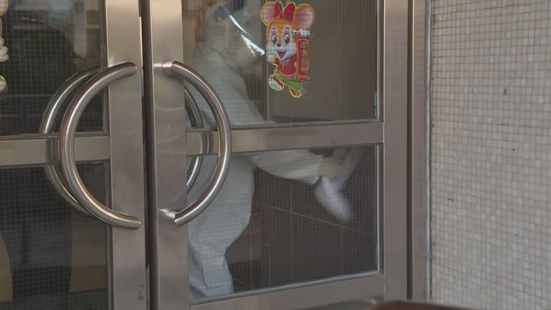 兩確診患者住所加強消毒　居民稱會減少外出