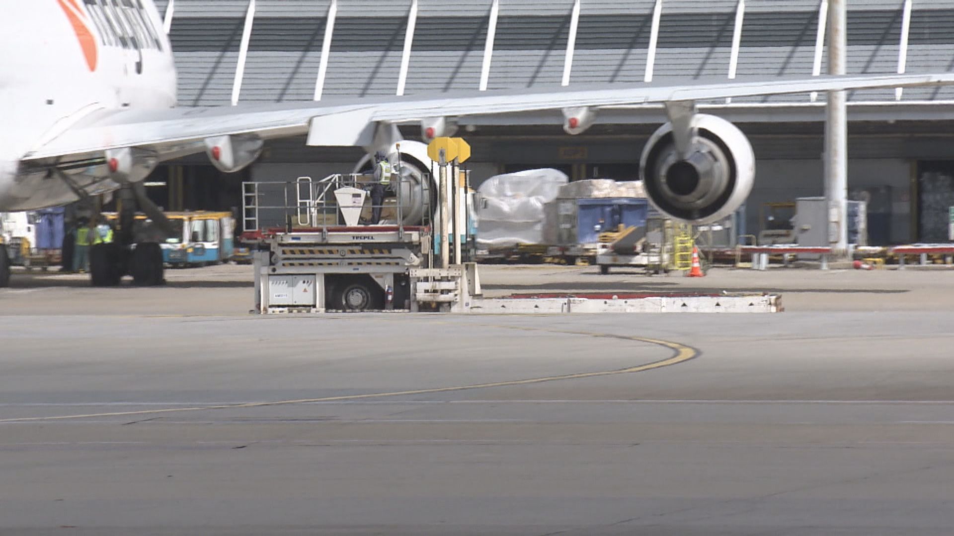 據了解確診機場貨運工人或被即日折返機組人員感染