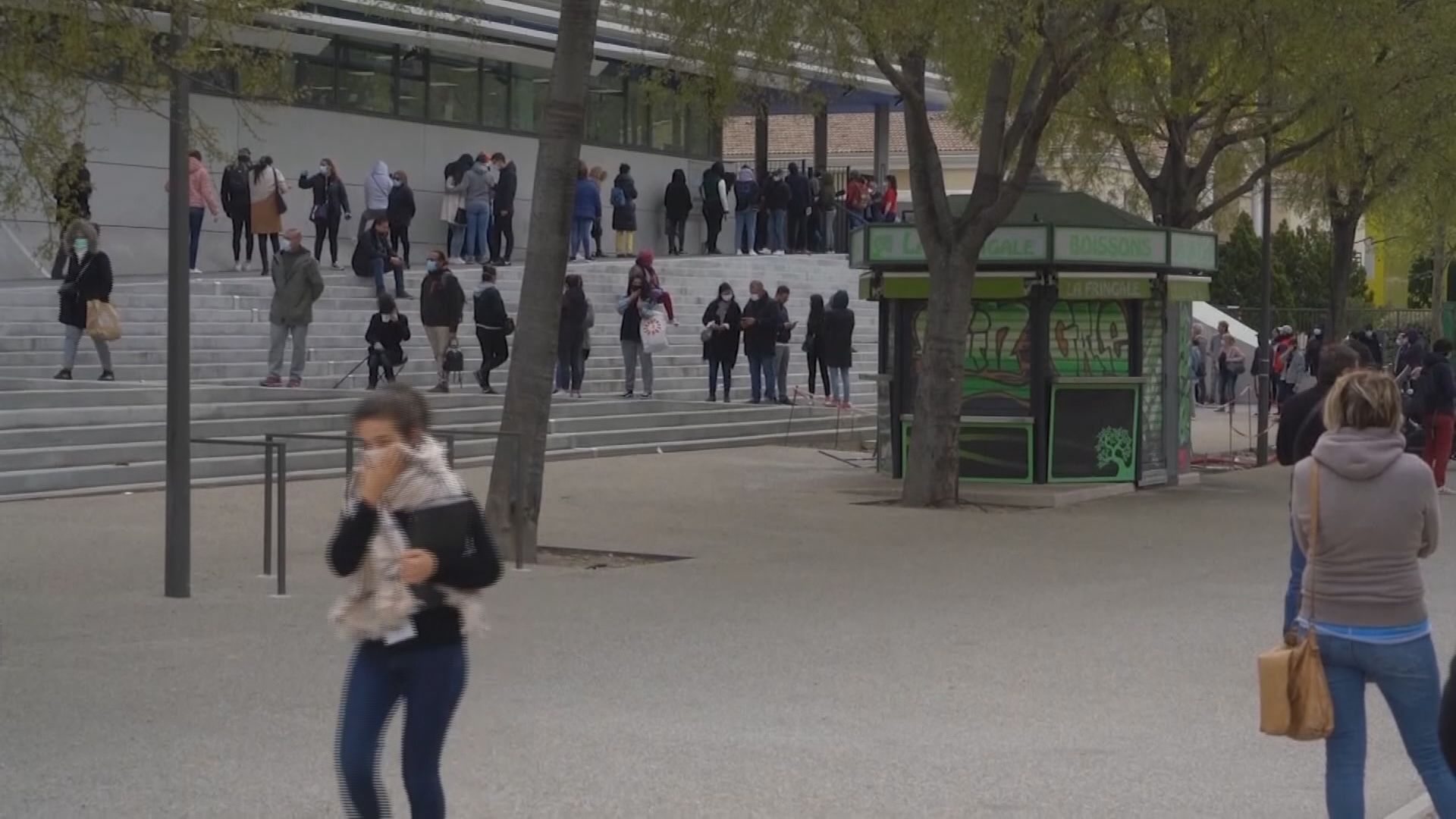 法國加強抗疫措施進一步限制民眾活動