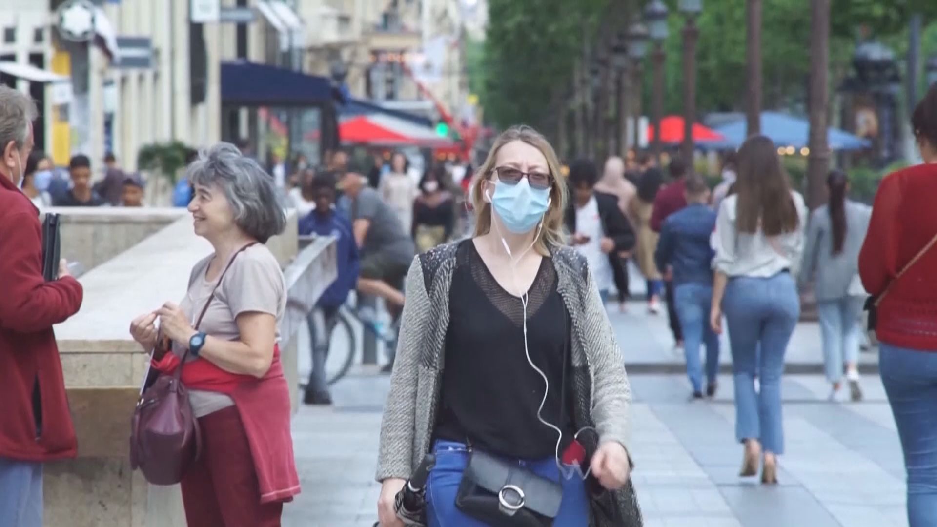 法國將十五個地區的宵禁令延長兩小時