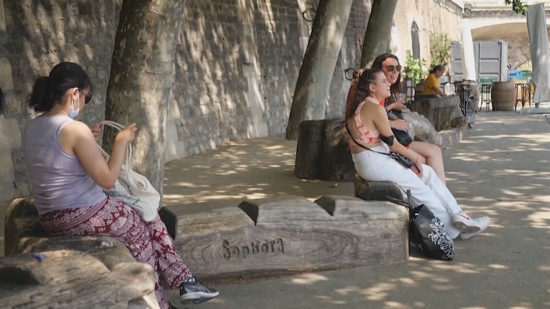 法國放寬防疫措施　周日起取消宵禁