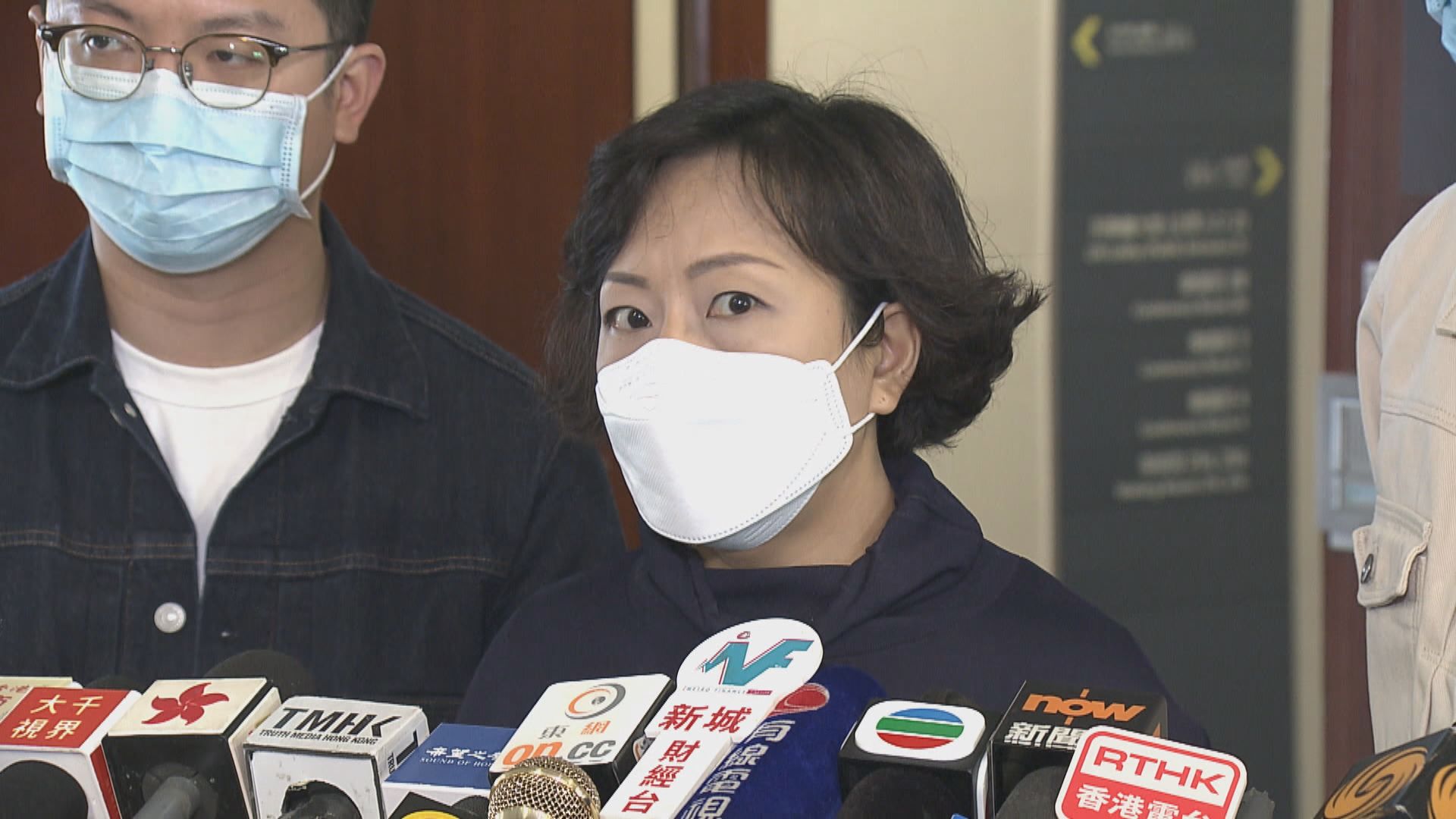 工聯會促政府考慮安排包機接載留英學生返港