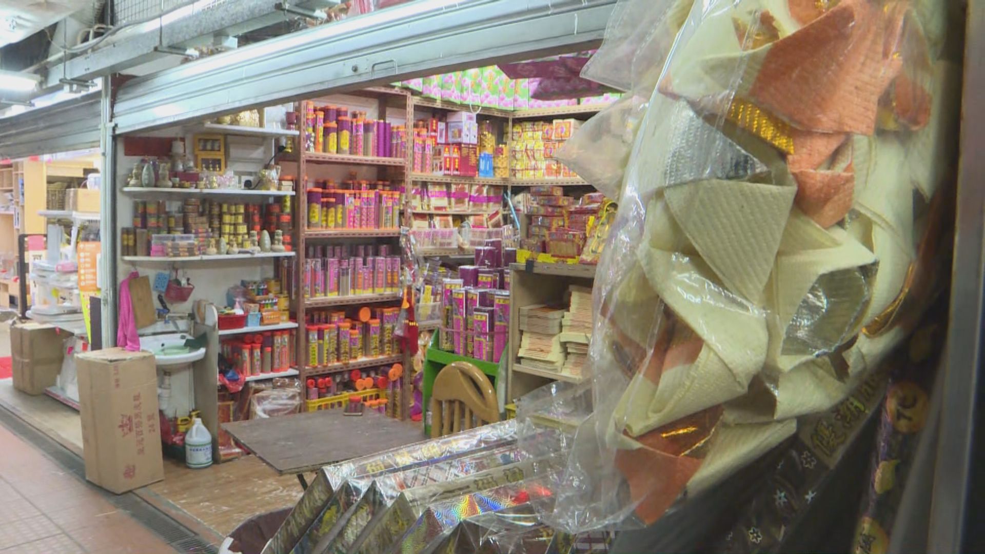 掃墓人潮較往年疏落　售賣祭品商戶稱生意少一半