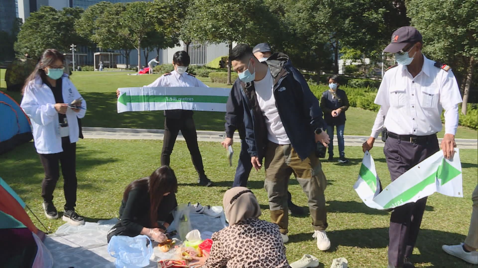 警方及勞工處聯合行動　籲外傭保持社交距離