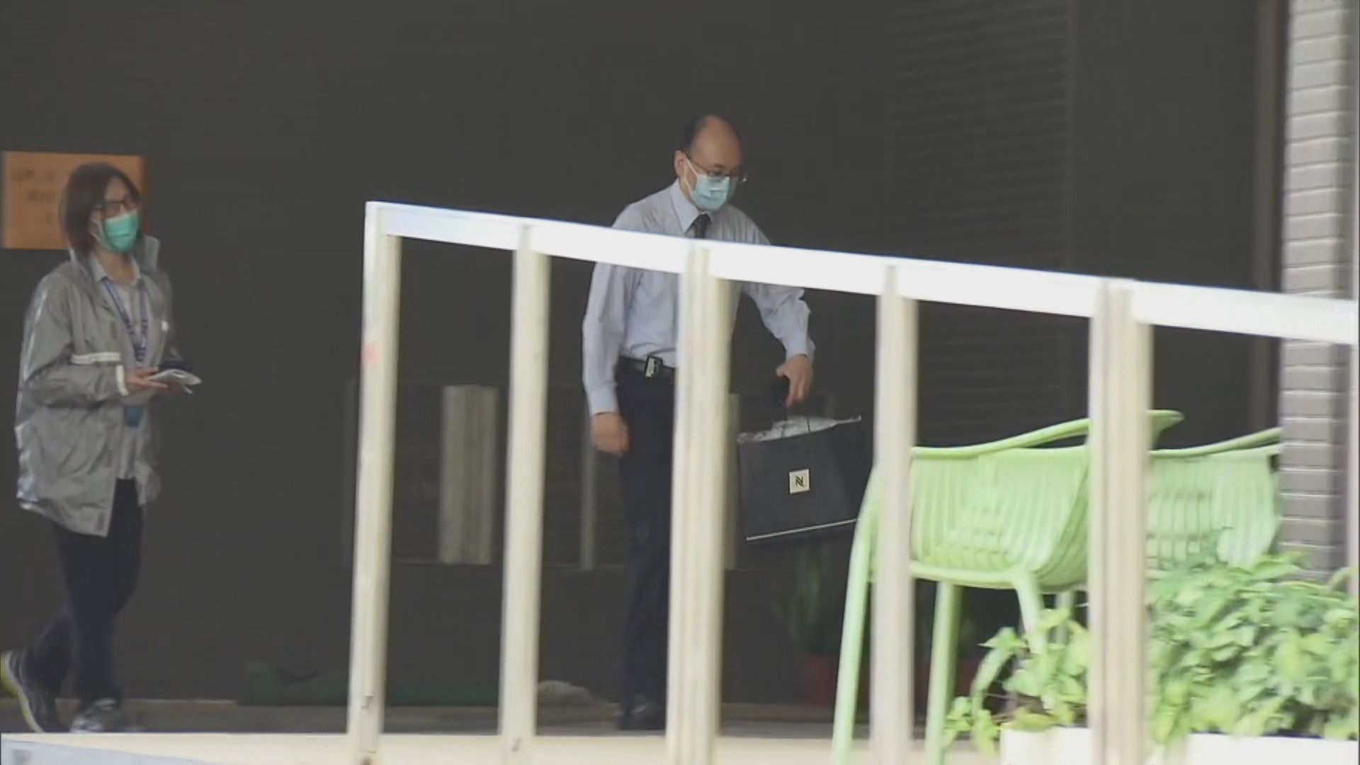 消息：賽馬會朗逸居職員院友及經濟日報一編輯初步確診