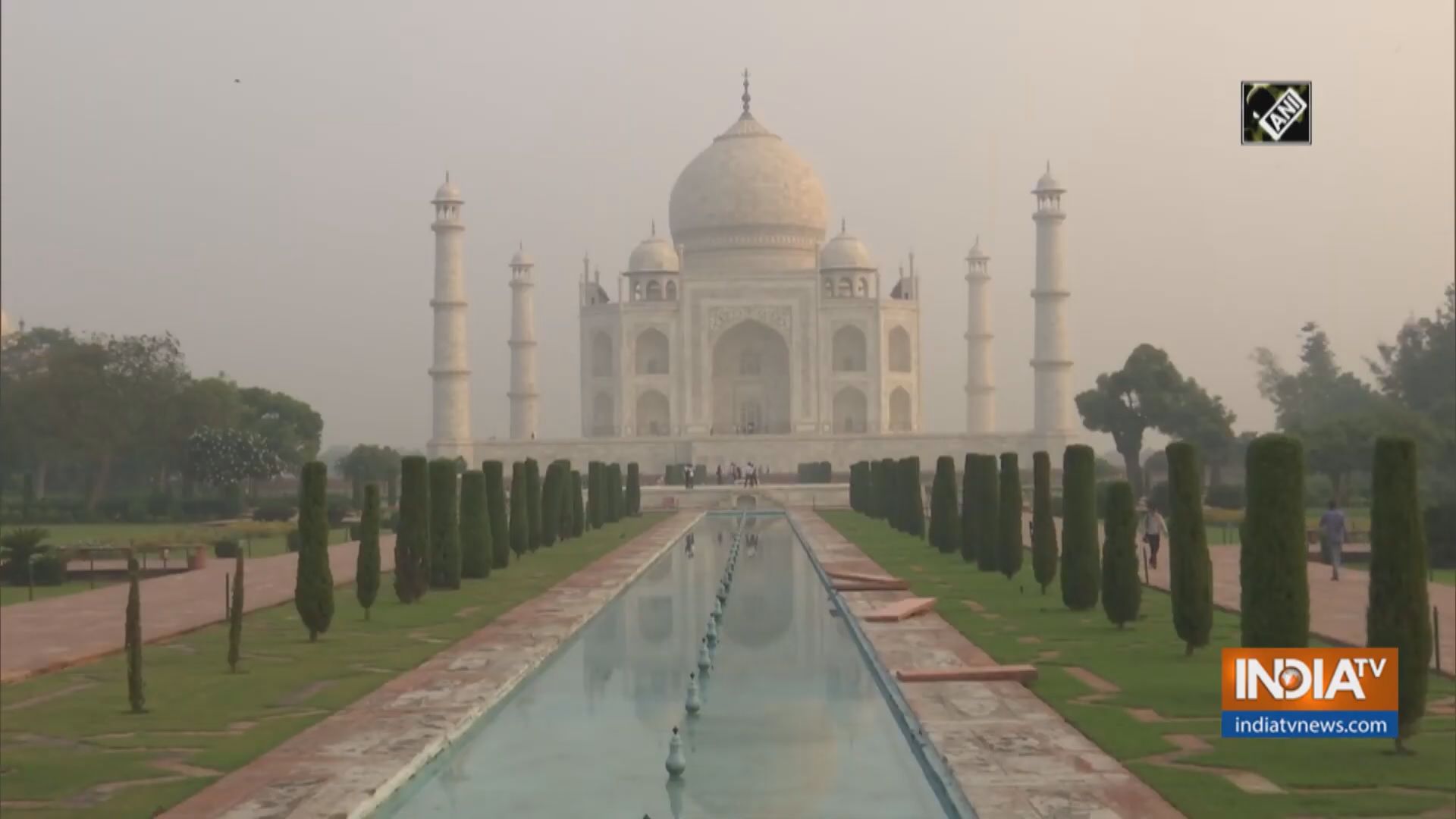 印度單日增逾八萬宗確診　惟泰姬陵相隔半年重開