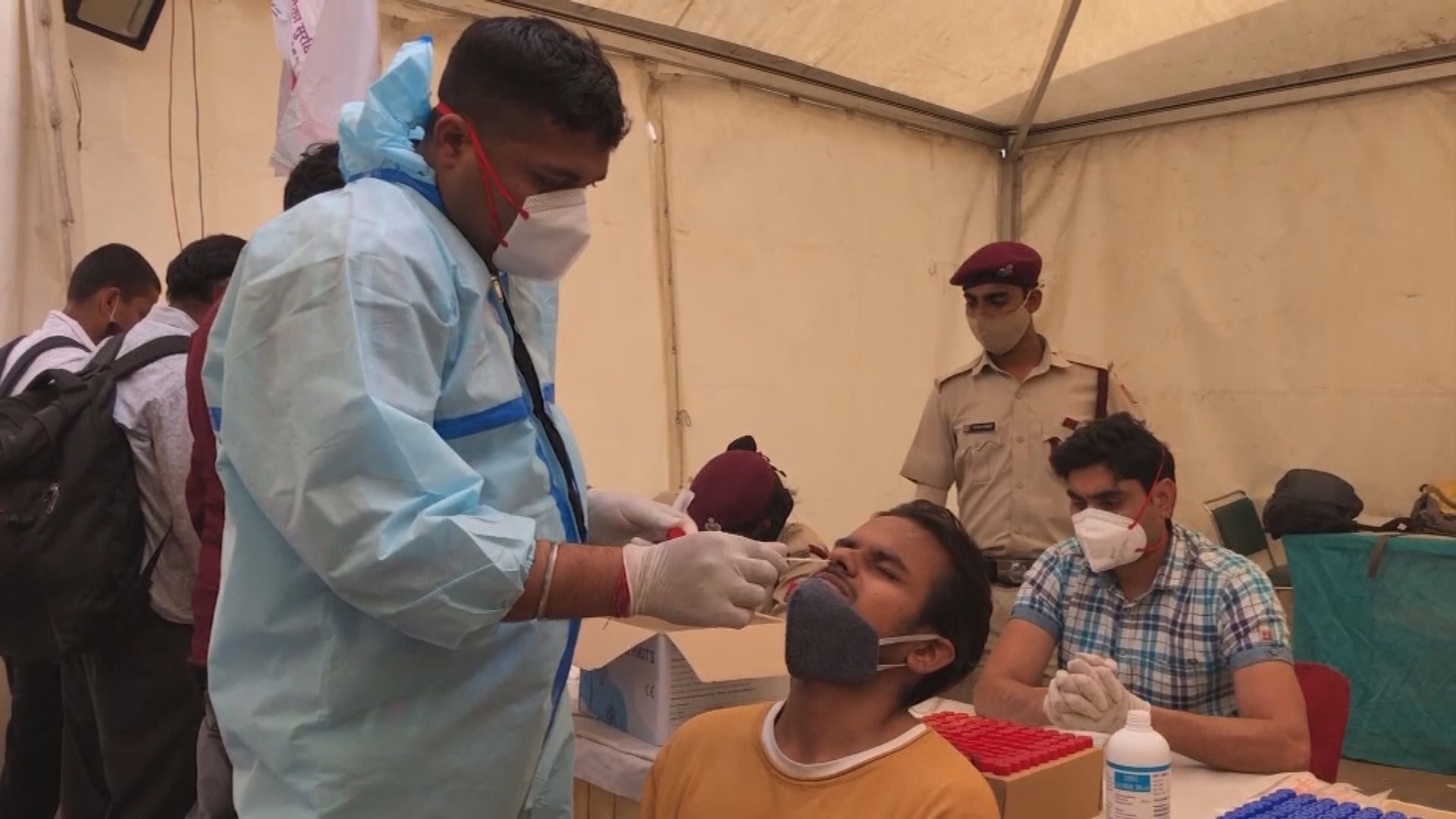 印度發現「雙重突變」新冠病毒株　暫停出口阿斯利康疫苗