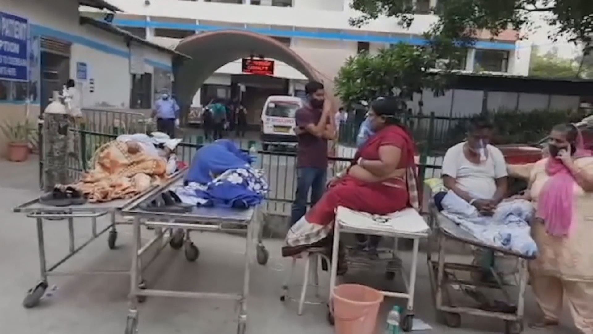 印度增逾34萬宗確診　有新冠病人因氧氣供應不足致死