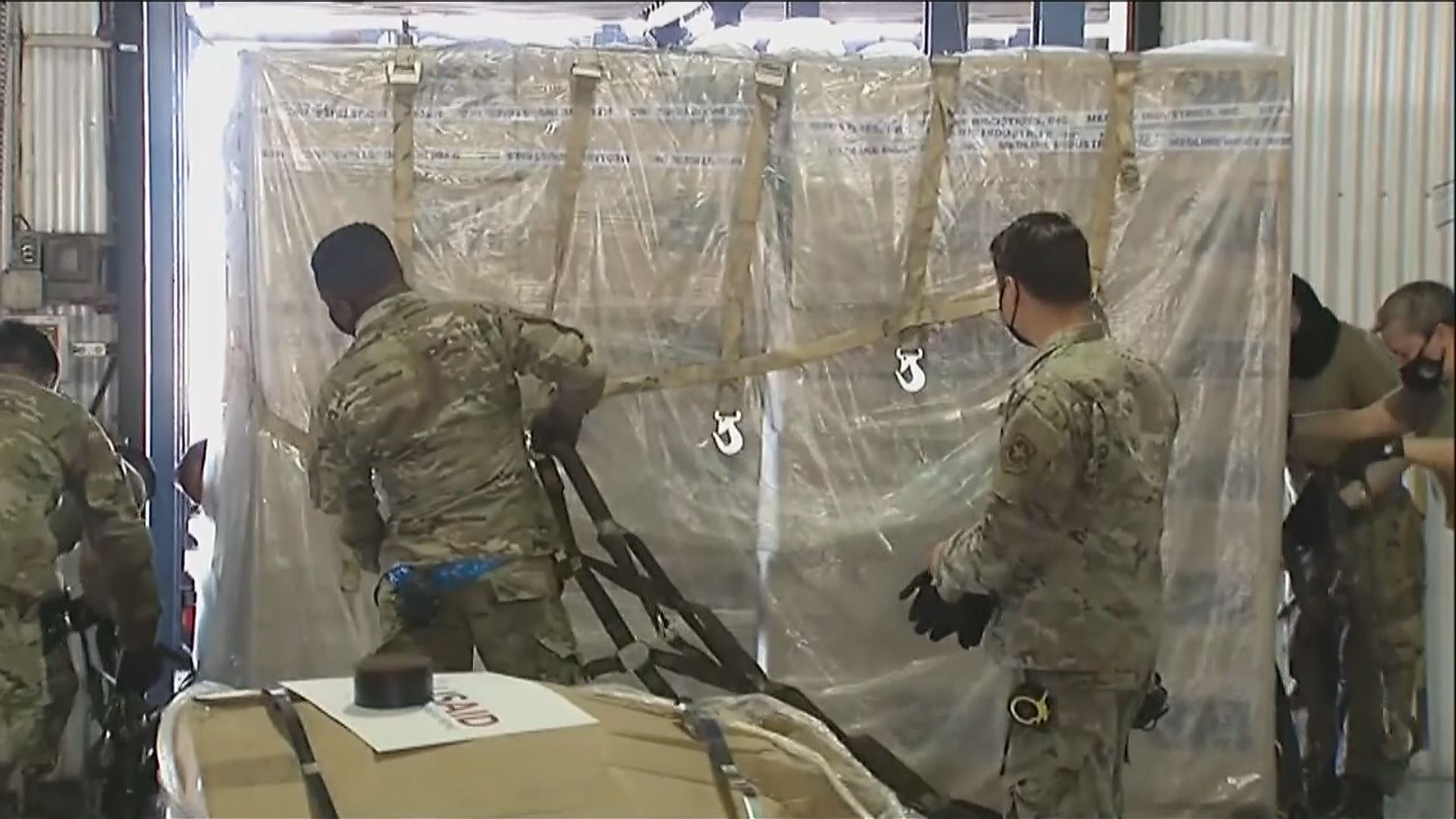 印度疫情持續嚴峻　美國首批抗疫援助物資已運往印度